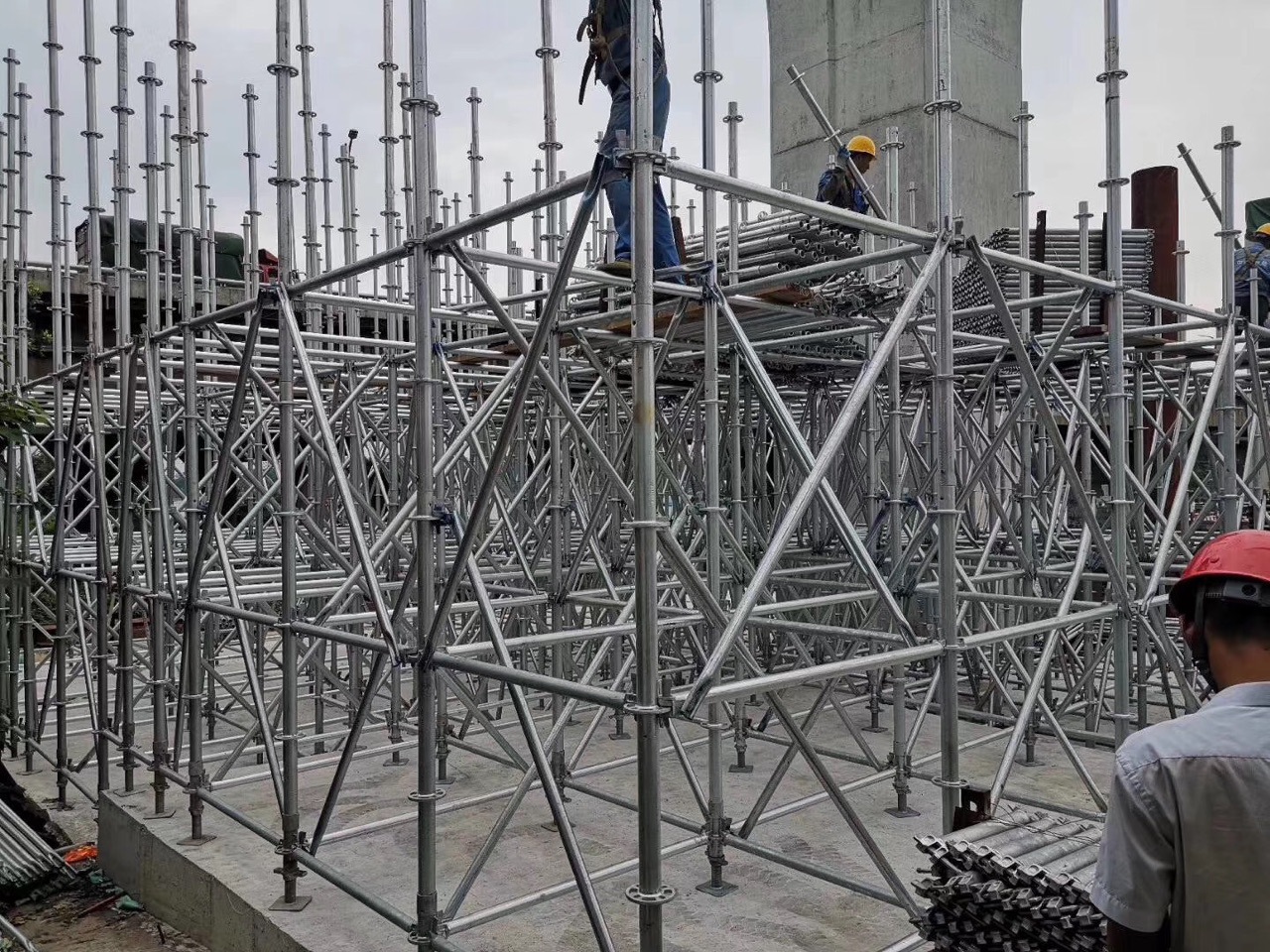 盤(pán)扣腳手架